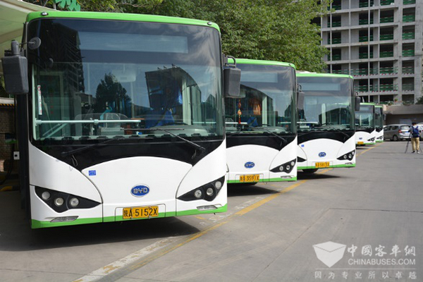 西安公交投运的比亚迪k8纯电动公交车