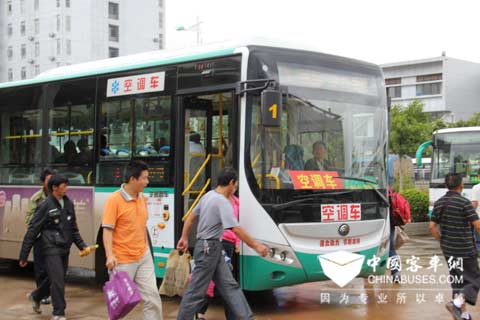 宇通新一代混合动力公交车 