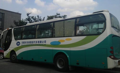 无锡东南旅汽采购的宇通ZK6100HD9系列旅游客车