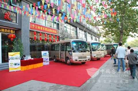 江铃考斯特新车巡展图片