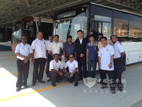 安凯售后服务工程师与当地工作人员合影