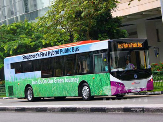 在新加坡运行的申龙SLK6121UF13混合动力公交车