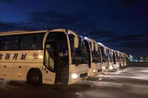 整装待发的宇通客车