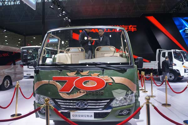 宝斯通阅兵车