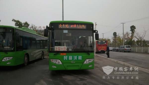 沃特玛纯电动公交车在荆州首次“开跑”