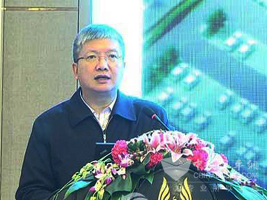 中国道路运输协会城市客运分会副理事长胡剑平