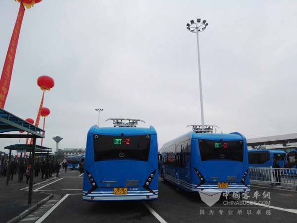 青年双源快充纯电动BRT客车充电系统