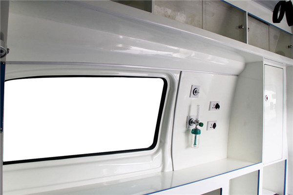 宇通ZK5039XJH1救護車（汽油國四2-8座）