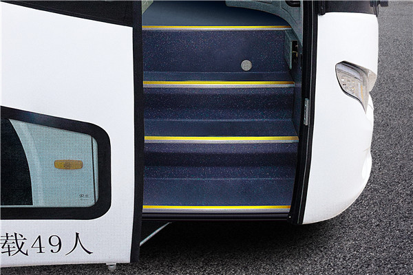 南京金龍NJL6117EV5客車（純電動24-48座）