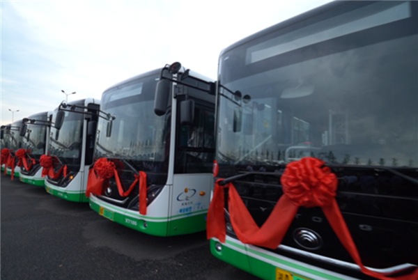 献礼“七一”! 79辆宇通纯电动高端公交车在长沙县上线运营